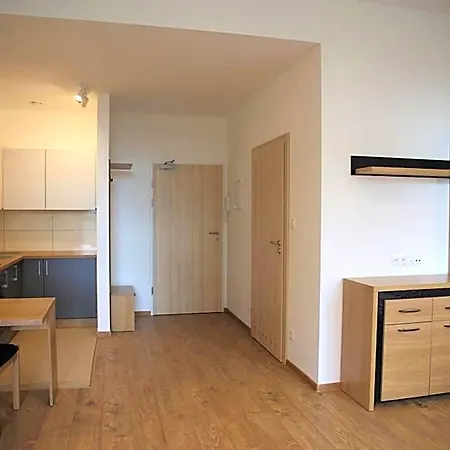 Dom Studenta Pod Jelonkiem 公寓式酒店 3*
