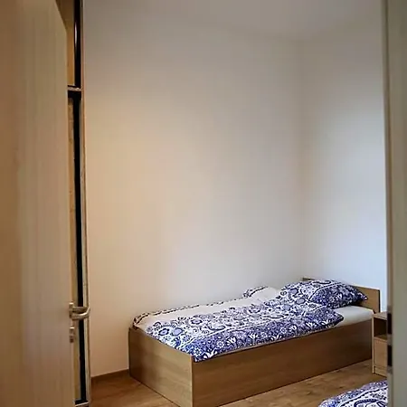 Dom Studenta Pod Jelonkiem 3* 耶莱尼亚古拉