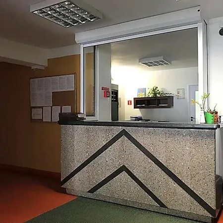 Dom Studenta Pod Jelonkiem 公寓式酒店 耶莱尼亚古拉