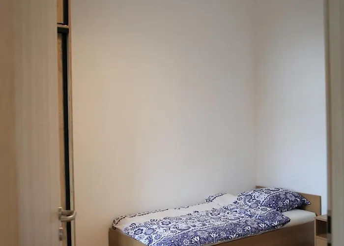 Dom Studenta Pod Jelonkiem 3* 耶莱尼亚古拉